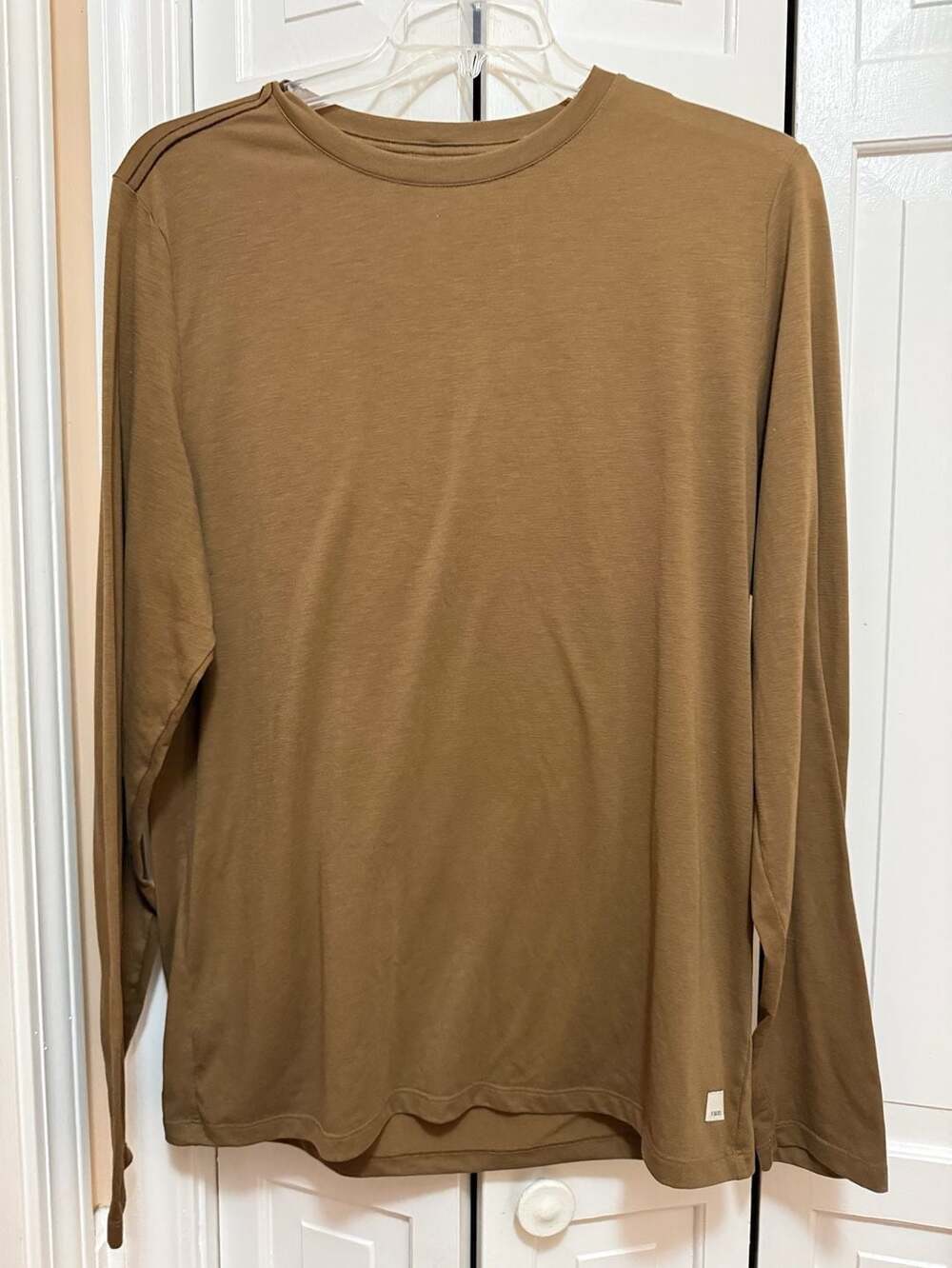 Vuori Long Sleeve T-Shirt Size L Brown